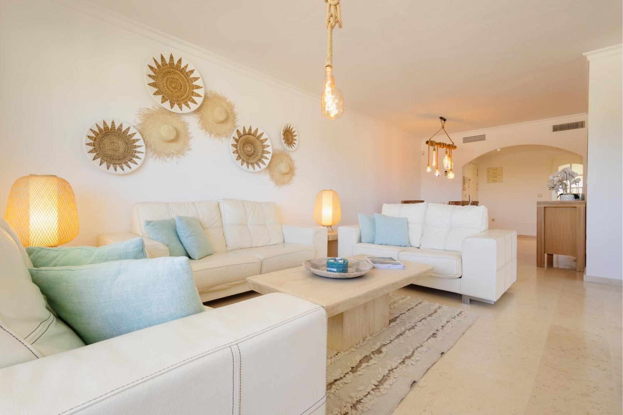 Apartment With Pool And Private Terrace With Sea Views In Elviria