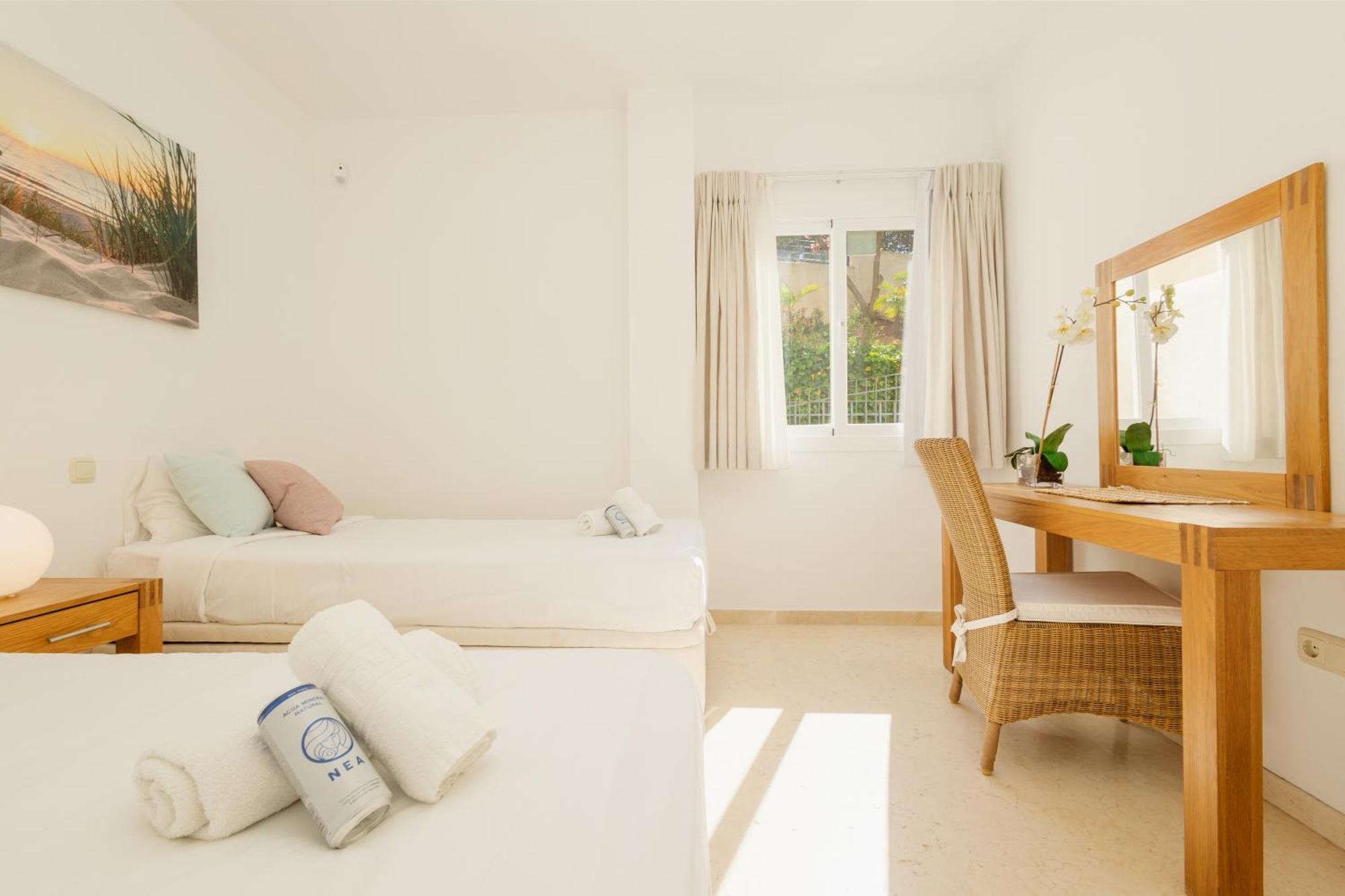 Leilighet Apartment With Pool And Private Terrace With Sea Views In Elviria *