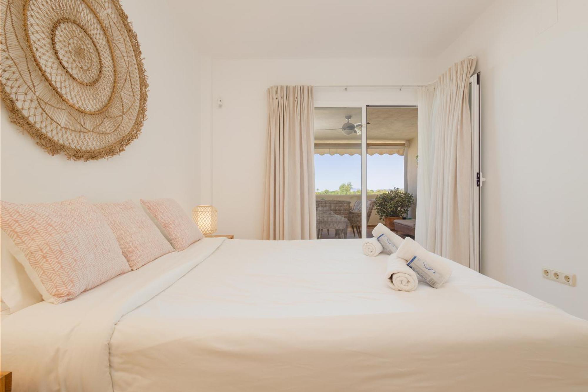 Apartment With Pool And Private Terrace With Sea Views In Elviria Leilighet Marbella