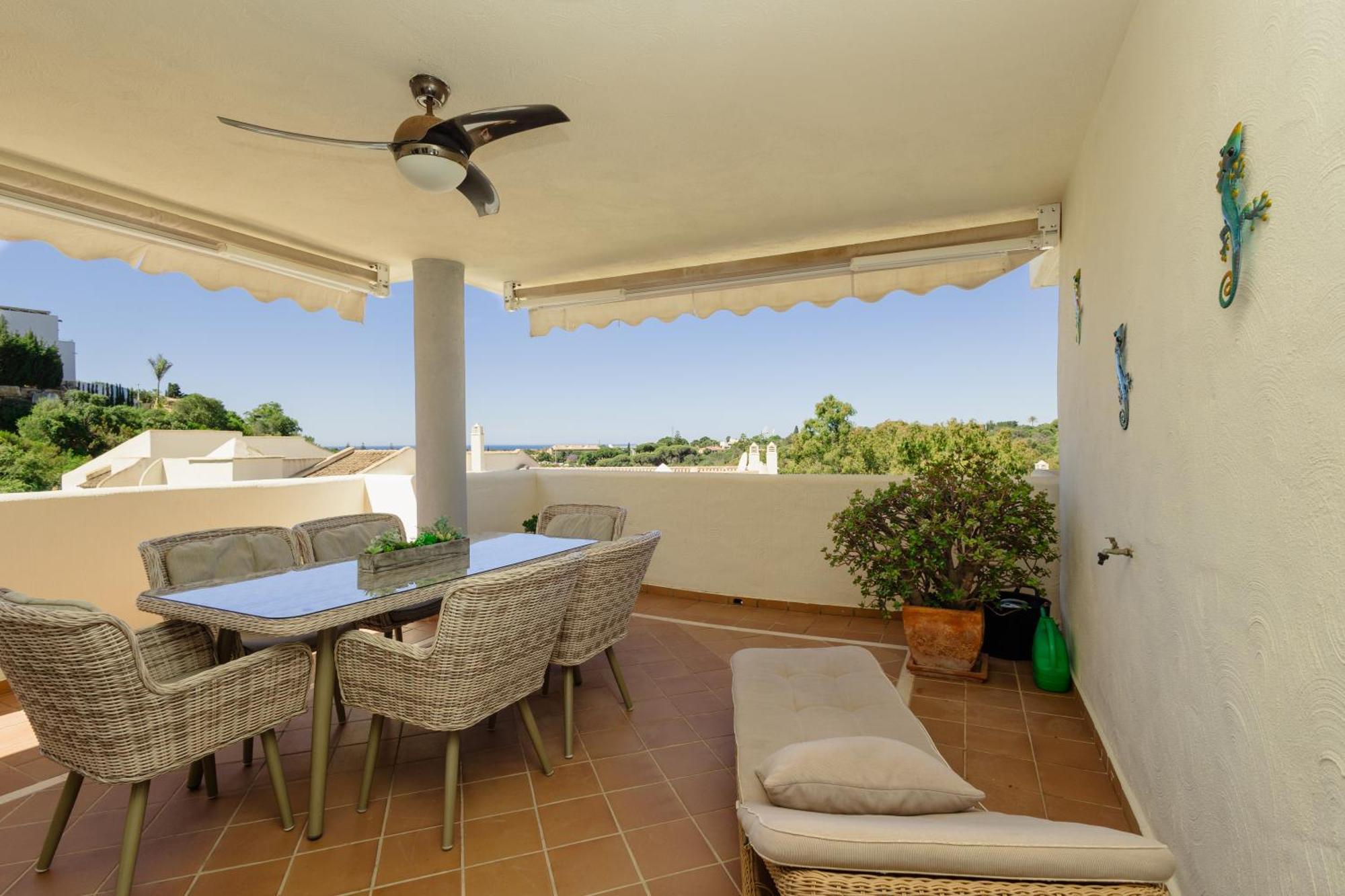 Leilighet Apartment With Pool And Private Terrace With Sea Views In Elviria *