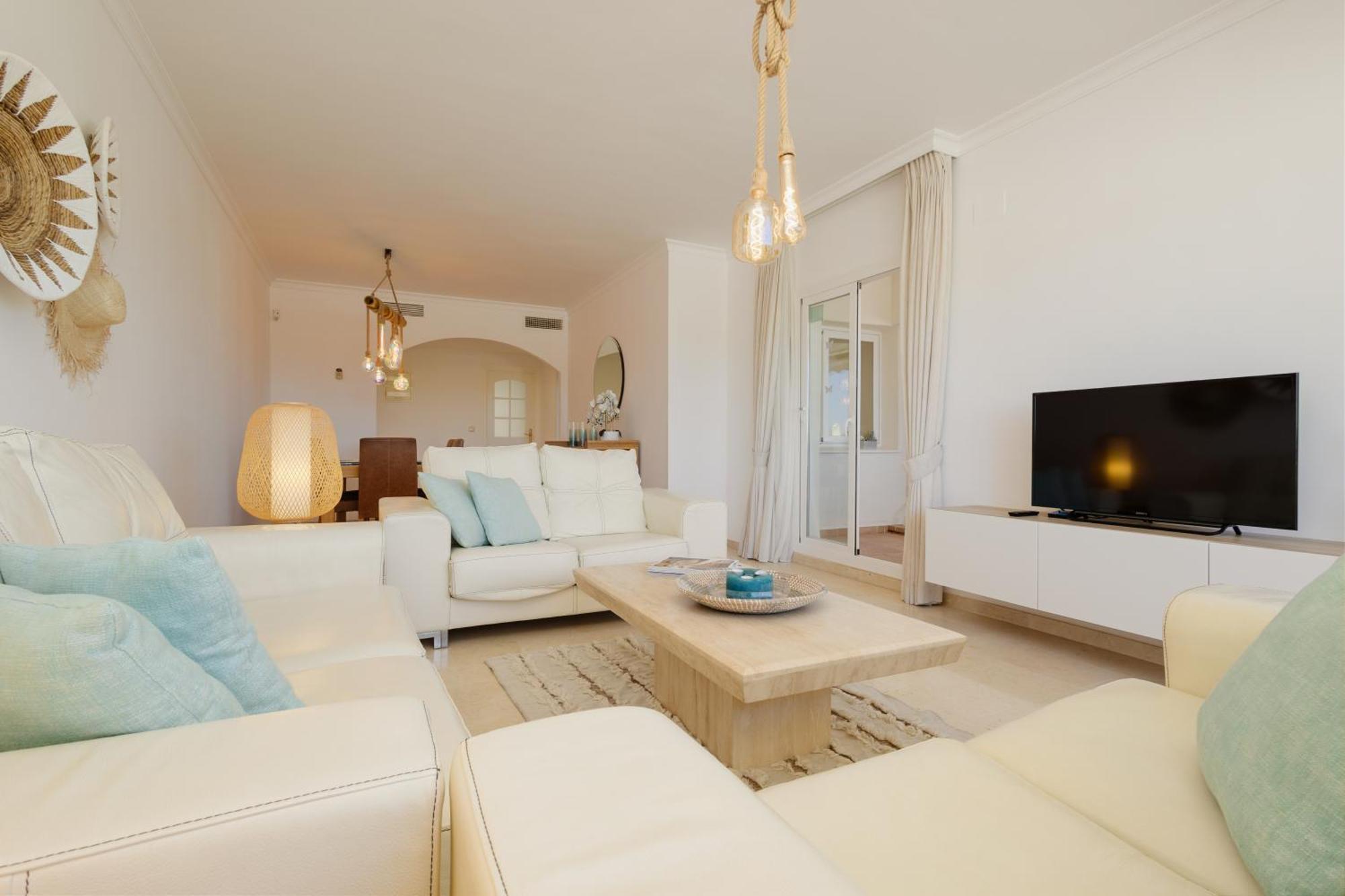 Apartment With Pool And Private Terrace With Sea Views In Elviria Leilighet Marbella