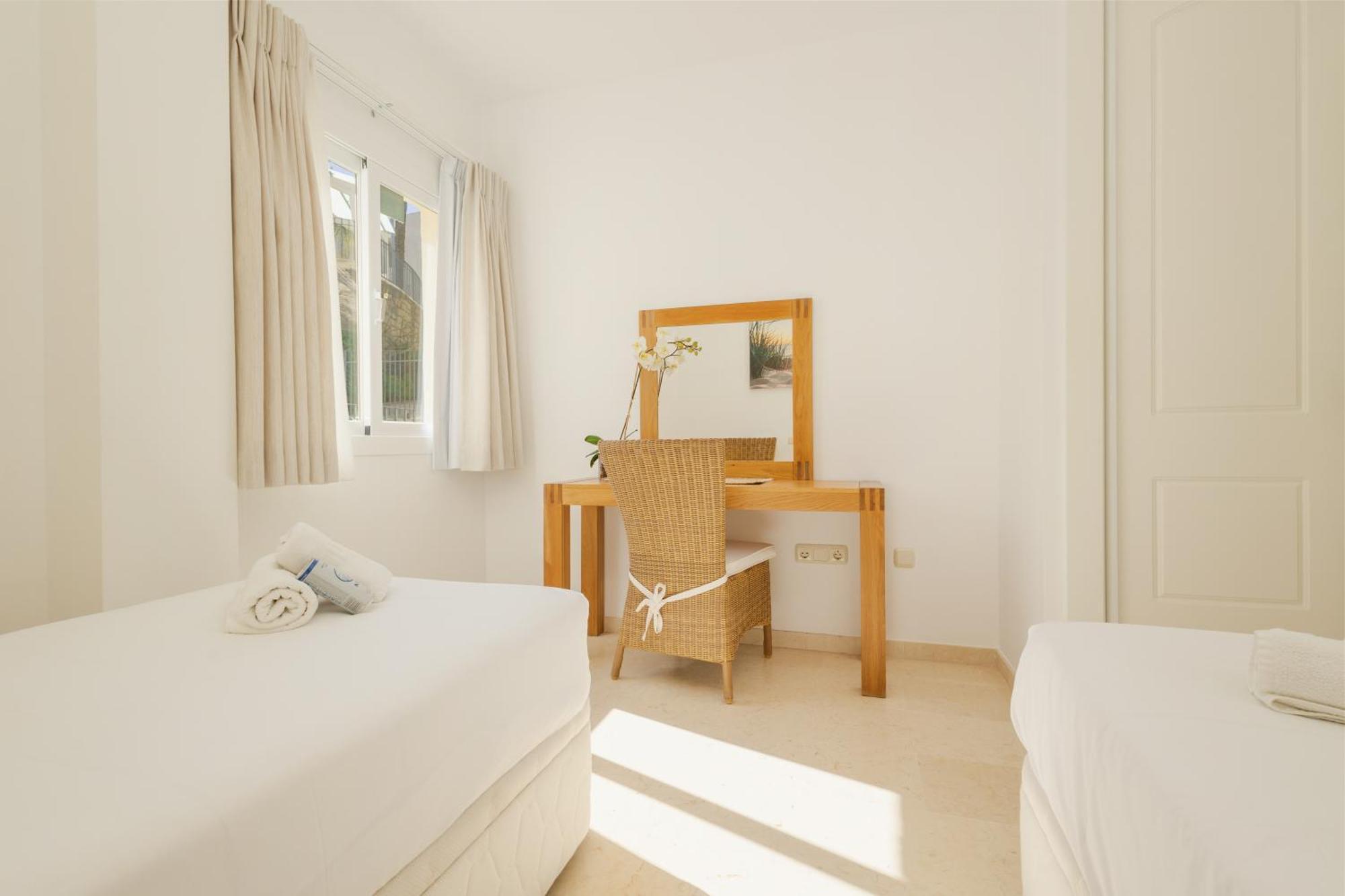 Leilighet Apartment With Pool And Private Terrace With Sea Views In Elviria