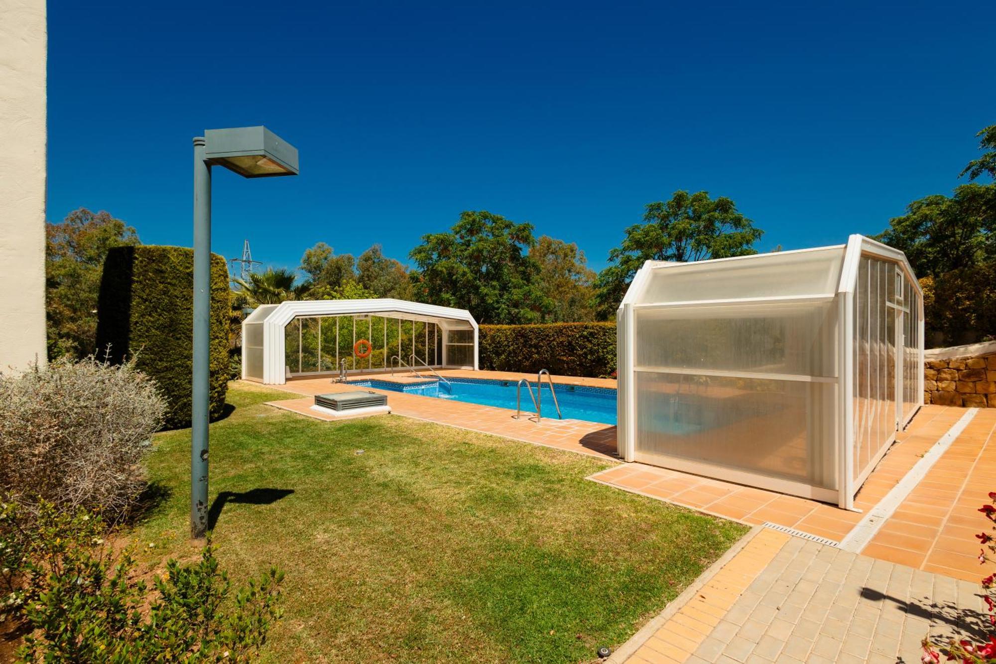 Leilighet Apartment With Pool And Private Terrace With Sea Views In Elviria Marbella
