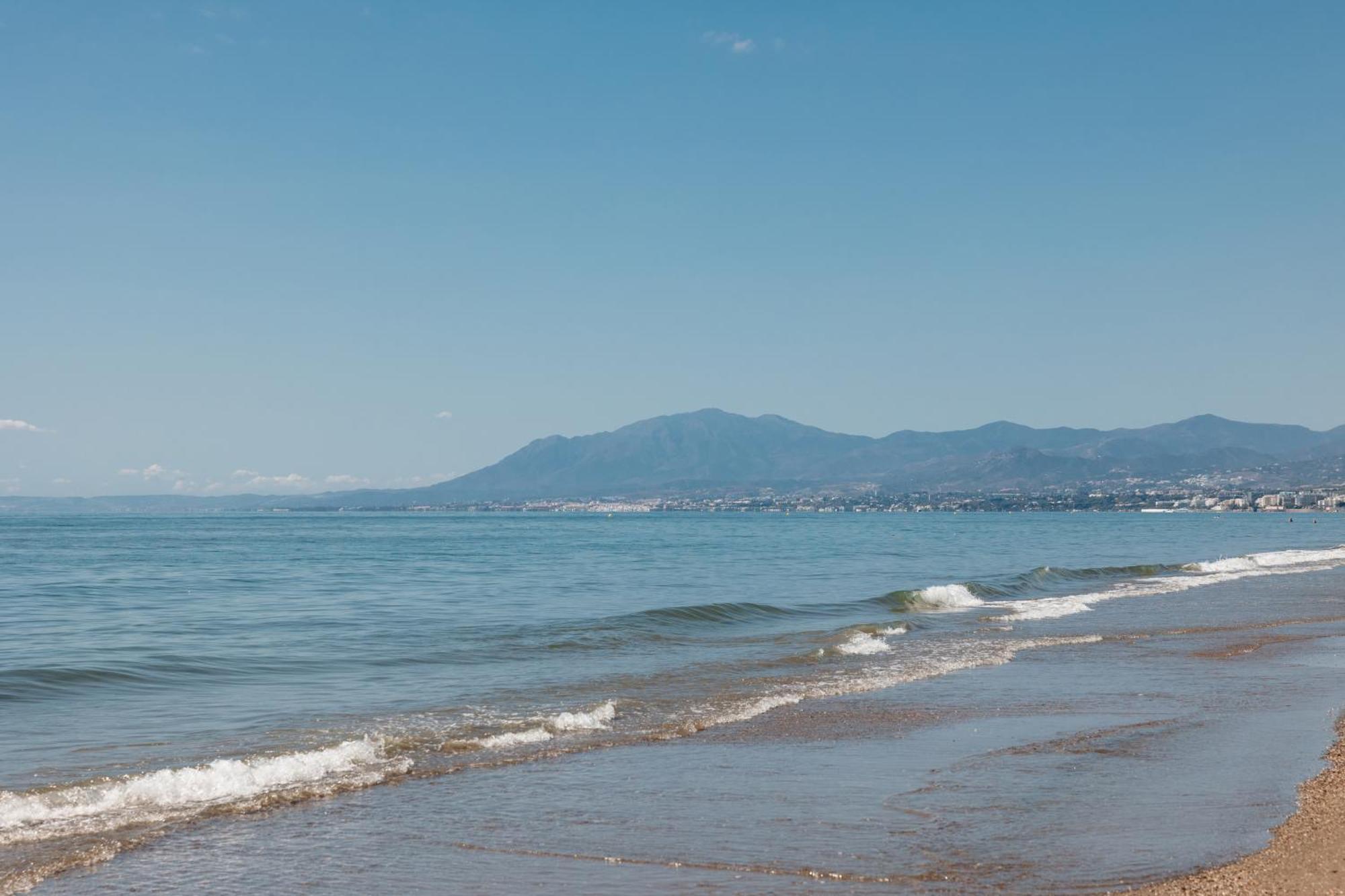 Apartment With Pool And Private Terrace With Sea Views In Elviria Marbella