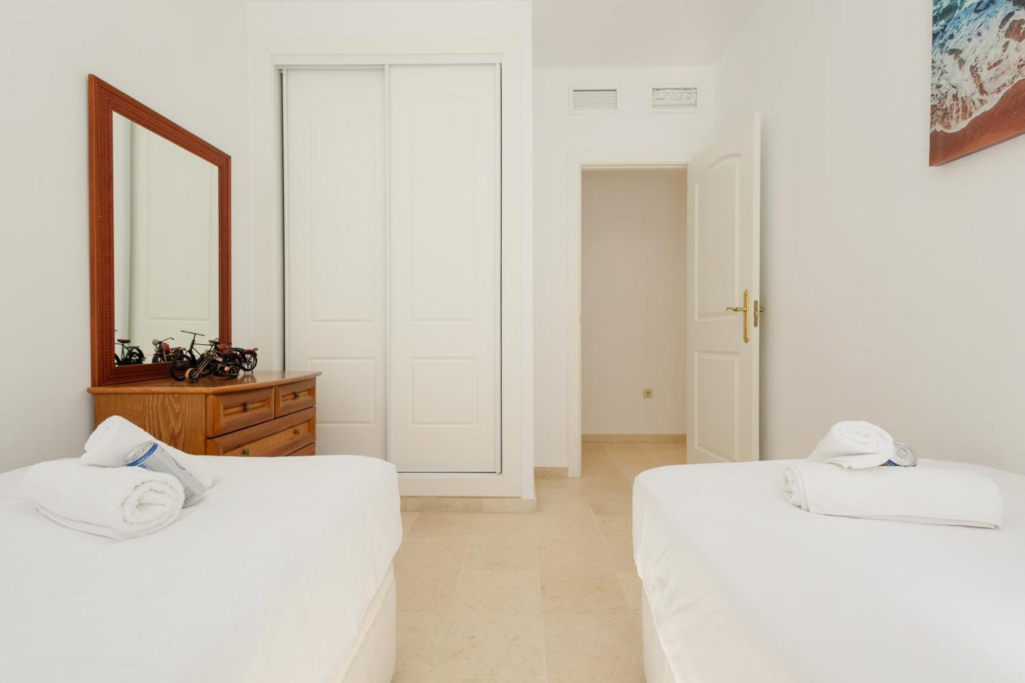 With Pool And Private Terrace With Sea Views In Elviria * Marbella