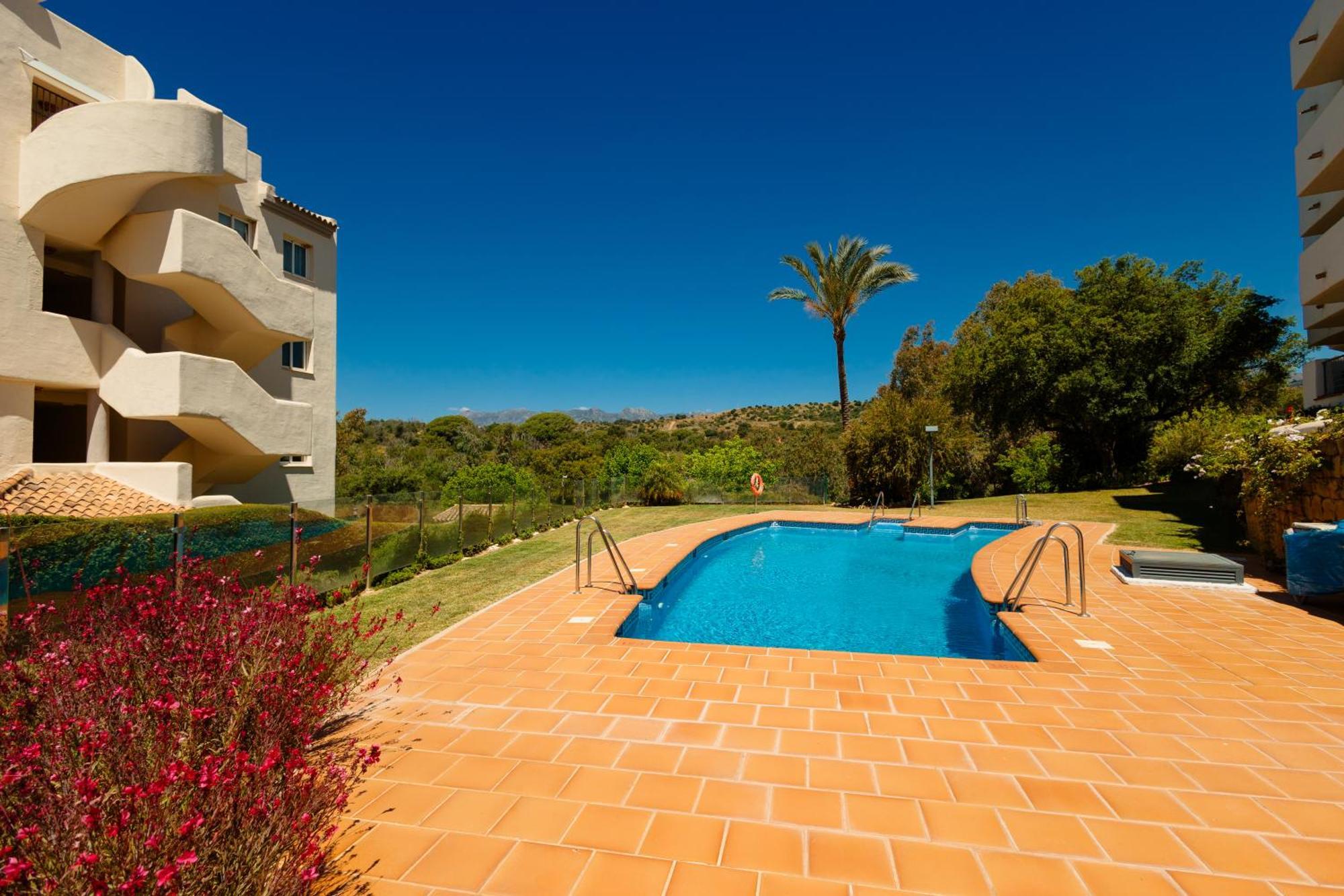 With Pool And Private Terrace With Sea Views In Elviria * Marbella