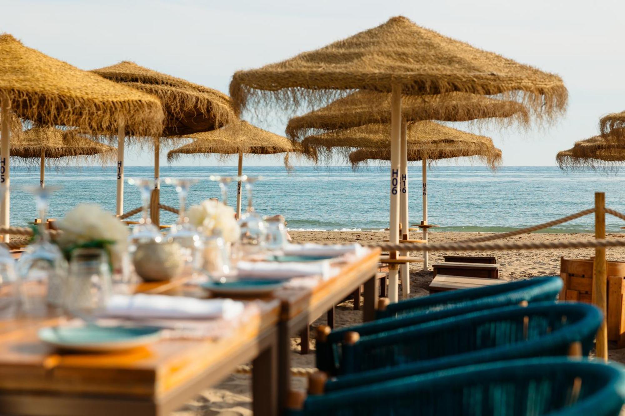 With Pool And Private Terrace With Sea Views In Elviria