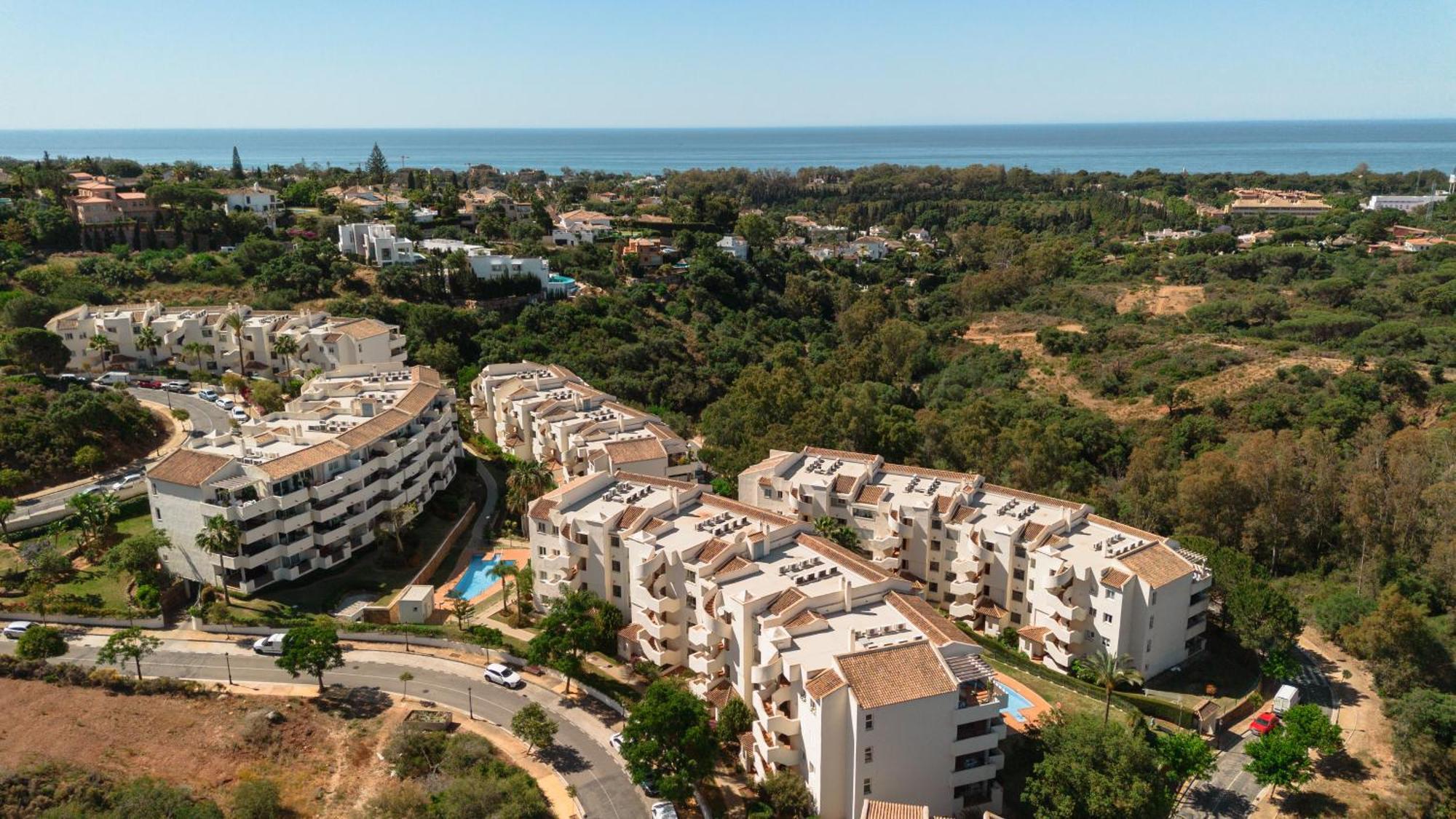 With Pool And Private Terrace With Sea Views In Elviria * Marbella